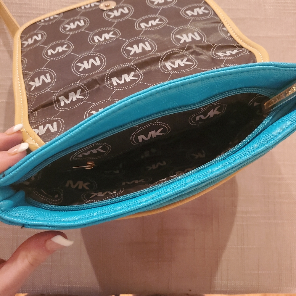 Purse - Picture 2 of 2